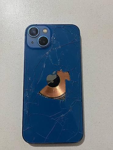 IPhone (синего цвета), модель с двойной основной камерой и плоскими