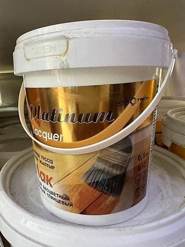 Лак Platinum Lacquer в белой пластиковой банке с ручкой