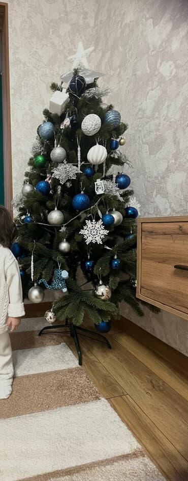 купить елку искусственную недорого: Продаю ёлку в хорошем состоянии. Искусственная новогодняя ёлка с — 1