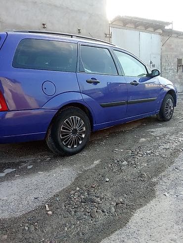 авто выхлоп: Ford Focus: 2000 г., Механика — 2