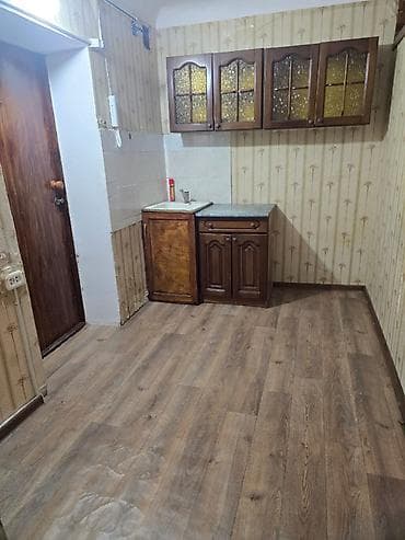 гостинку: 2 комнаты, 30 м², Гостиничный тип, Советская/Скрябина Гостиничный тип, 1 этаж, Требуется ремонт — 2