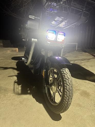 Электроскутер Deman SH (на фото) - Компактный городской электроскутер