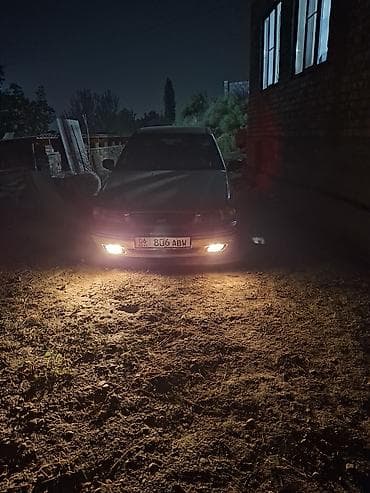 volvo 240: Легковой автомобиль седан, передняя часть с эмблемой RS. Цвет темный — 2
