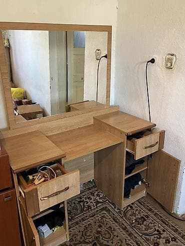 макс: Туалетный столик, Б/у, С зеркалом, цвет - Коричневый, ЛДСП — 2