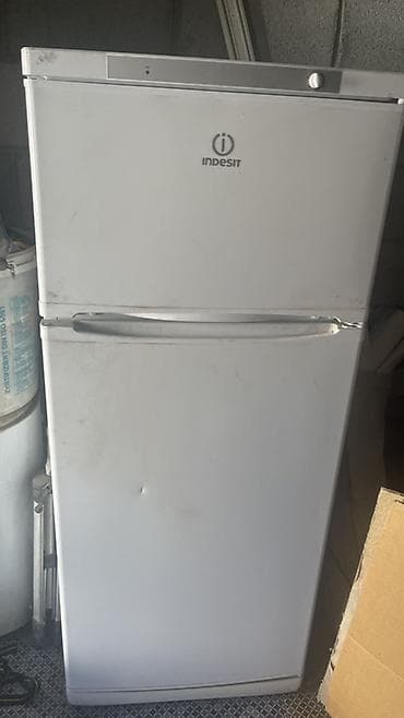 Холодильник Indesit, Б/у, Двухкамерный — 1