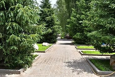 Благоустроенная зеленая территория для отдыха и прогулок - Просторные at lalafo.kg Благоустроенная зеленая территория для отдыха и прогулок - Просторные