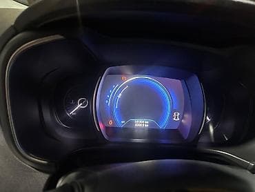 renault master: Кроссовер (серый металлик) —выпуск 2021 года, объём 2 газ. Современный — 8