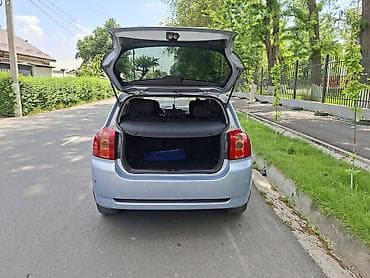 Транспорт: Toyota Corolla: 2005 г., 1.6 л, Кол менен иштөөчү, Бензин, Хетчбек — 9