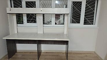 bed table: Компьютерный стол, С полками — 1