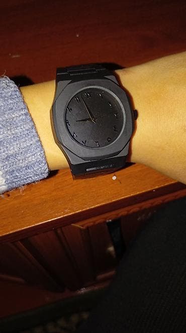 Стильные наручные часы в матово‑чёрном исполнении. - Корпус и