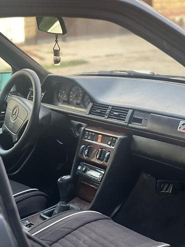 дерево мерседес: Mercedes-Benz W124: 1993 г., 2 л, Механика, Бензин, Седан — 3