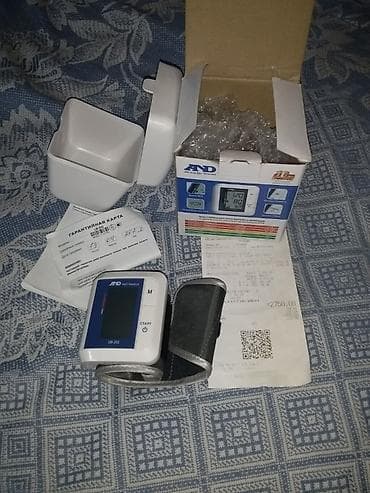 Медицинская одежда: Тонометр AND UB-202 (запястный) Комплектация: - Электронный тонометр — 1