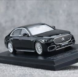 Коллекционная модель автомобиля Mercedes-AMG S63 E Performance