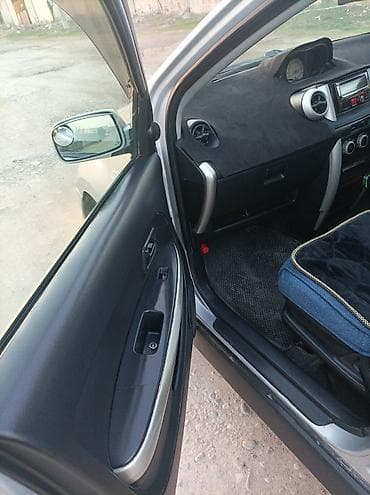 leksus nx: Toyota Ist: 2003 г., 1.5 л, Автомат, Газ, Хэтчбэк — 7