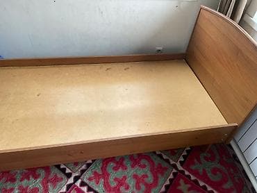 bunk bed: Односпальная кровать с высоким изголовьем - Форм‑фактор — 1