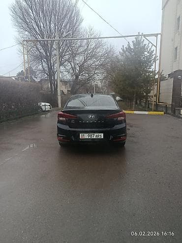 camry 2017: Hyundai Elantra: 2026 г., Бензин, Седан — 4