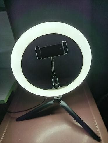 Кольцевая LED‑лампа с держателем для телефона и настольным штативом