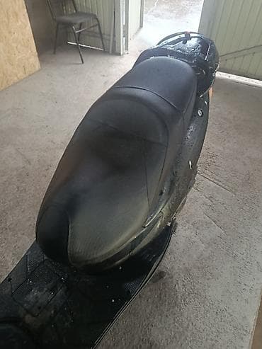 скутеры новый: Скутер Vento (-150 см³ по классу модели) в чёрном цвете. Особенности — 3