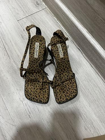 леопард: Женские сандалии с леопардовым принтом - Бренд: ZARA (этикетка на — 1
