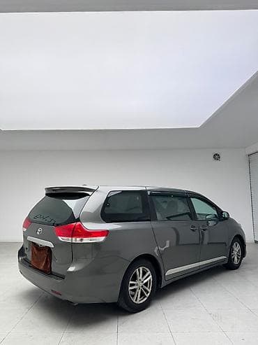 sprinter 516: Toyota Sienna: 2010 г., 3.5 л, Автомат, Бензин, Минивэн — 4
