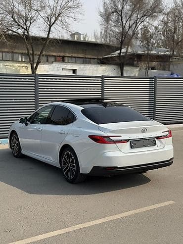 Toyota Camry: 2025 г., Автомат, Гибрид, Седан — 2