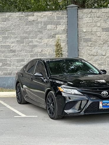 Toyota Camry: 2018 г., Бензин, Седан — 2