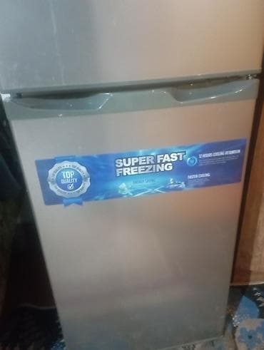 встраиваемая морозильная камера: Двухкамерный холодильник с верхней морозильной камерой. Основные — 2