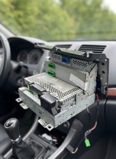 Хонда аккорд сл7.Штатный дисплей магнитола и усилитель штатные