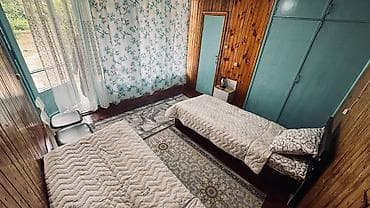 один хоз: Сдаётся деревянный домик с верандой для отдыха. Планировка и спальные — 7