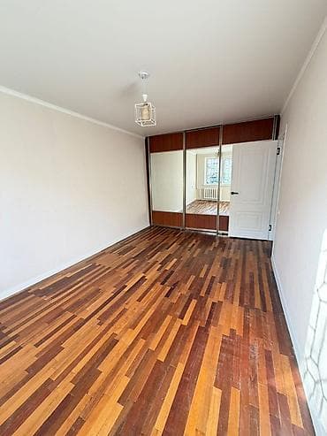 Продажа квартир: 5 и более комнат, 90 м², 1 этаж — 4