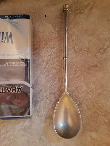 Посуда: Серебряная чайная ложка с гравировкой и клеймами - Материал: серебро — 4