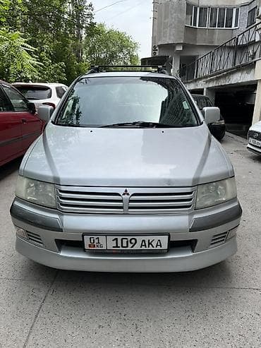 Mitsubishi Space Wagon: 2001 г., 2 л, Механика, Бензин, Минивэн