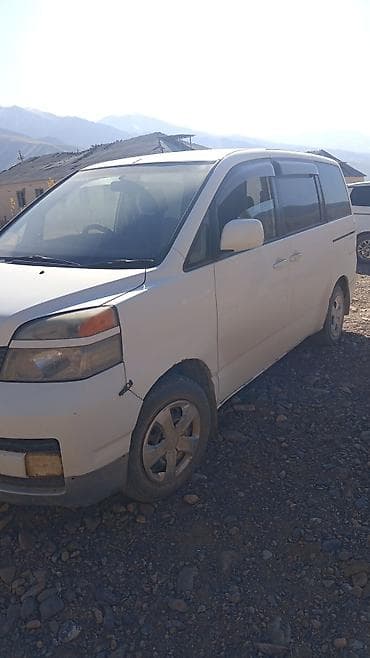 Toyota Voxy: 2004 г., 2 л, Автомат, Бензин, Минивэн