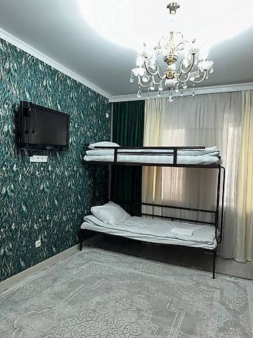 Продаю б/у двухъярусную железную кровать с матрасами. В хорошем