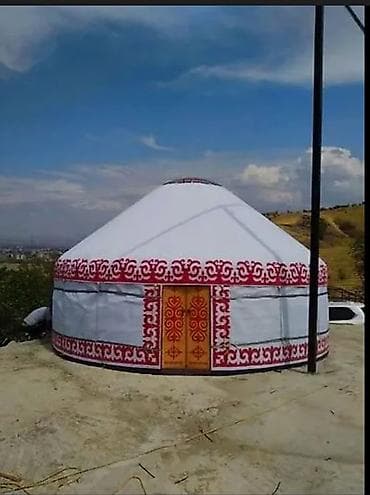 Юрта с орнаментом - Традиционная круглая юрта с конической крышей -