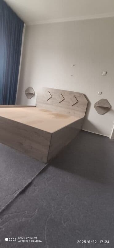 Продаю 1) Кровать 2спальн.,с настенными прикраватными полками