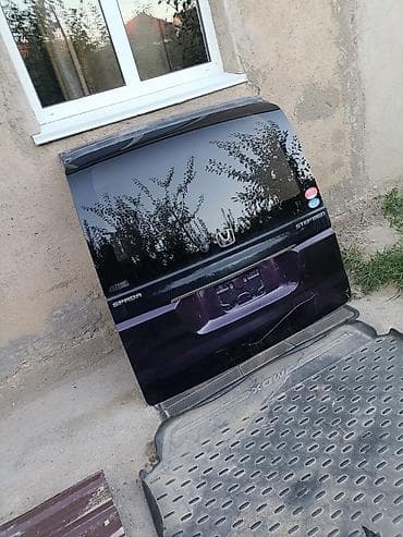 step wgn: Задняя пятая дверь (крышка багажника) Honda Stepwgn Spada - — 1
