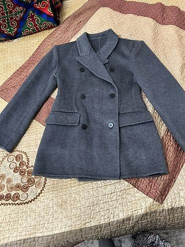 Личные вещи: Женский полупальто/жакет из плотной шерстяной ткани, серого цвета — 1