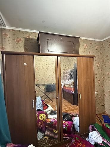 Трёхстворчатый шкаф для одежды из ЛДСП под древесину. - Конфигурация at lalafo.kg Трёхстворчатый шкаф для одежды из ЛДСП под древесину. - Конфигурация