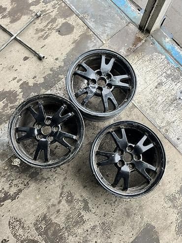 три диска: Литые Диски R 15 отверстий - 4, Б/у — 1