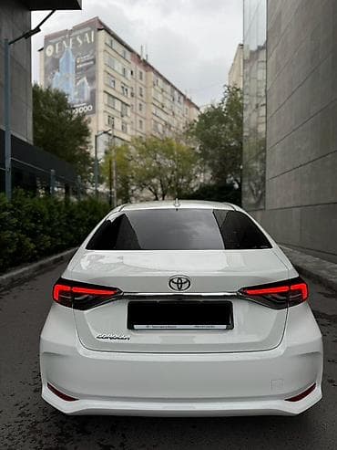 Toyota: Toyota Corolla: 2025 г., 1.8 л, Автомат, Бензин, Седан — 5