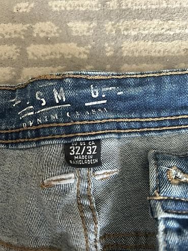 levis: Джинсы мужские, 2 пары. 1) Узкие джинсы синего денима с эффектом — 2