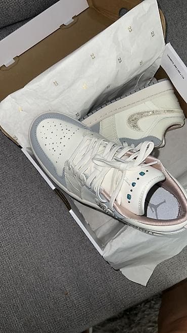 низкие джорданы: Кроссовки, 39, Air Jordan, Новый, цвет - Белый, Самовывоз, Платная доставка — 2