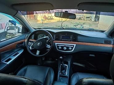 глушитель для нексия: Седан серебристого цвета с тонированными задними стеклами — 5