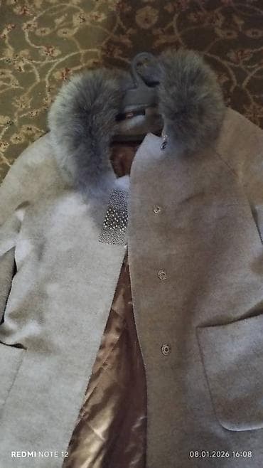 Продаю пальто в отличном состоянии размер 42.цена 1500 сом доставки