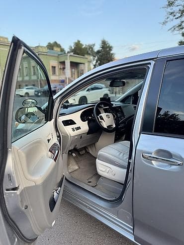 highlander 2012: Toyota Sienna: 2013 г., 3.5 л, Автомат, Бензин, Минивэн — 7