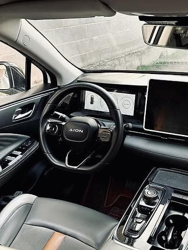 camry 25: AION S Plus — электрический седан Основные особенности: - Полностью — 8