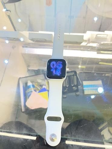 цена эпл вотч: Apple Watch SE (40 мм), алюминий, серебристый корпус, белый спортивный — 1