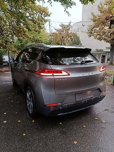 shevrolet volt: GAC Aion V Plus — электрический кроссовер серо‑графитового цвета — 3