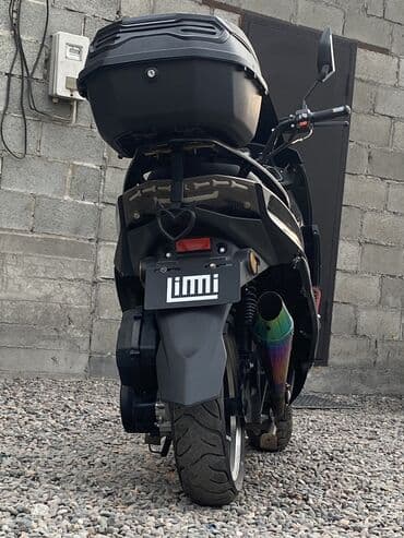 электроные скутеры: Макси-скутер Yamaha, 175 куб. см, Бензин — 10